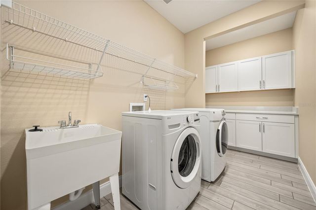 8324 VIVARO ISLE WAY, Windermere, FL 34786