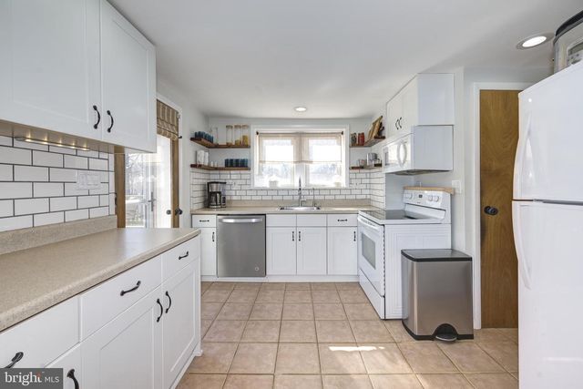 34 OAKFORD AVE, New Egypt, NJ 08533