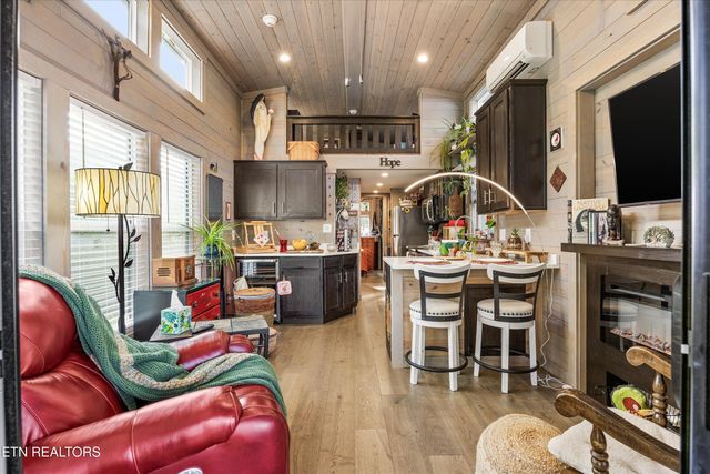 610 Whistling Swan St, Townsend, TN 37882