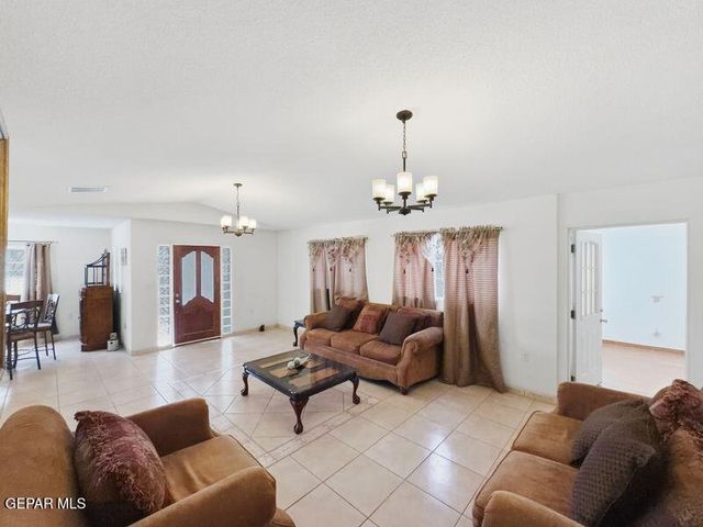 445 Suzi Way, Socorro, TX 79927