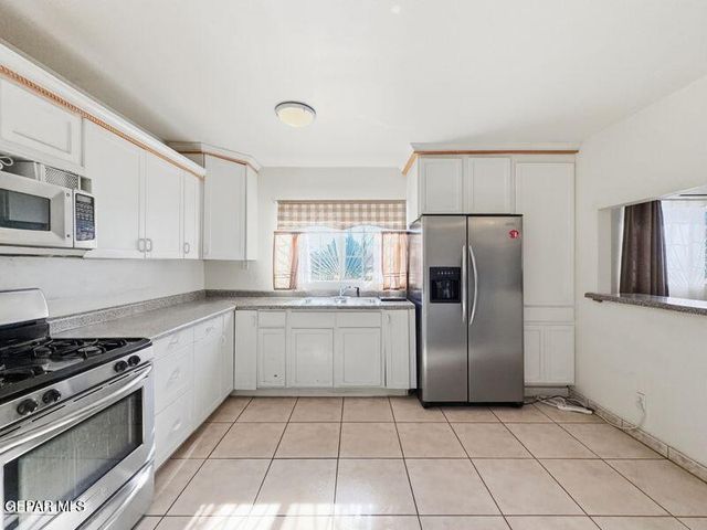 445 Suzi Way, Socorro, TX 79927