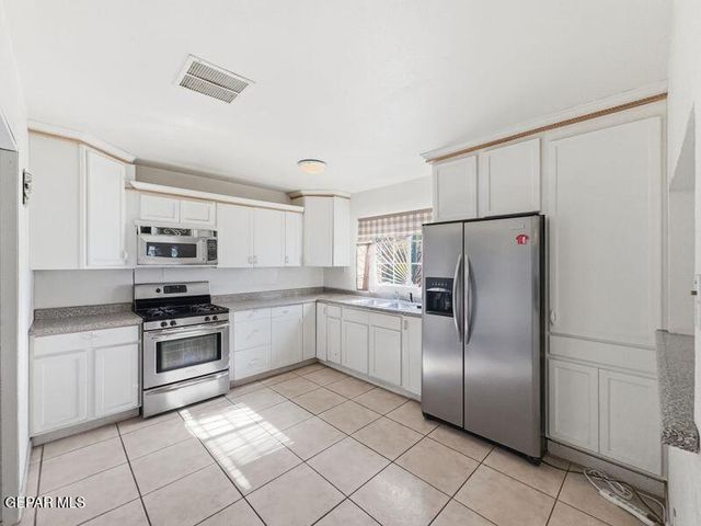 445 Suzi Way, Socorro, TX 79927