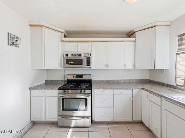 445 Suzi Way, Socorro, TX 79927