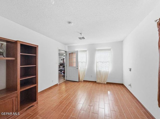 445 Suzi Way, Socorro, TX 79927