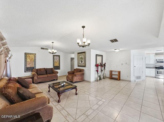 445 Suzi Way, Socorro, TX 79927