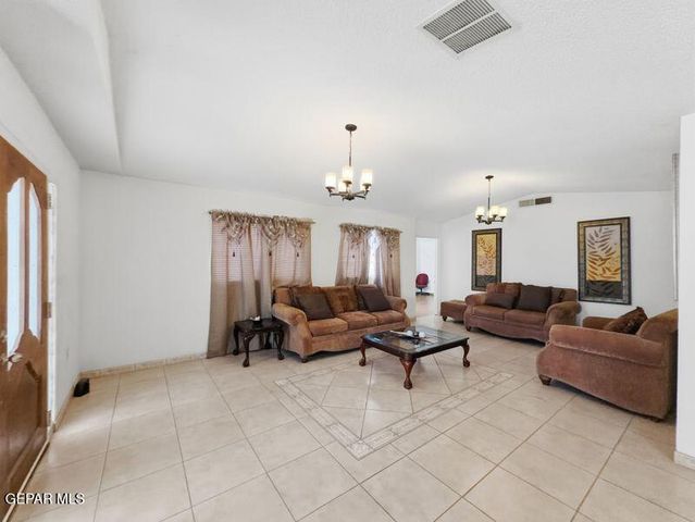 445 Suzi Way, Socorro, TX 79927