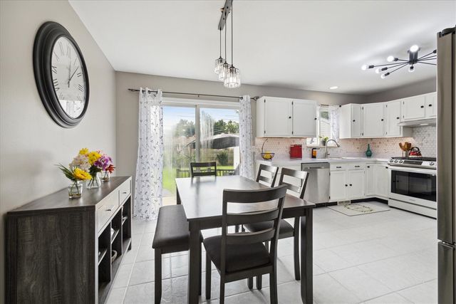 578 E Mahan Avenue, Hazel Park, MI 48030