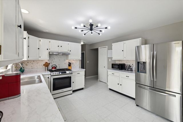 578 E Mahan Avenue, Hazel Park, MI 48030