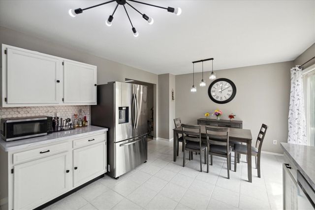 578 E Mahan Avenue, Hazel Park, MI 48030