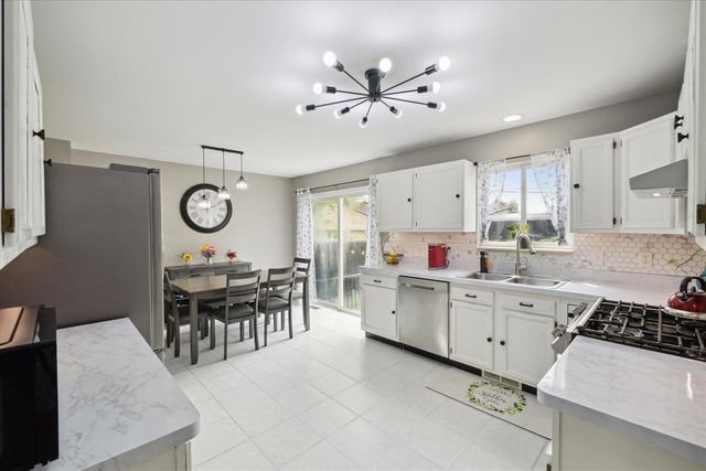 578 E Mahan Avenue, Hazel Park, MI 48030