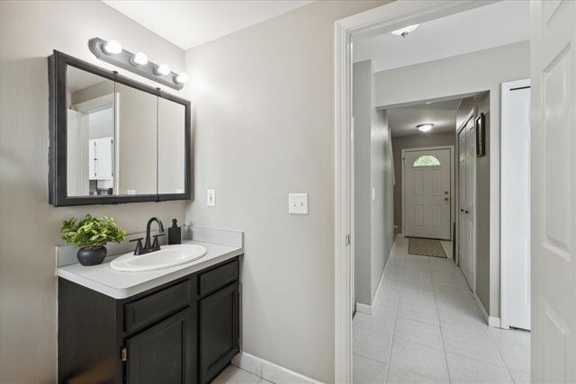 578 E Mahan Avenue, Hazel Park, MI 48030