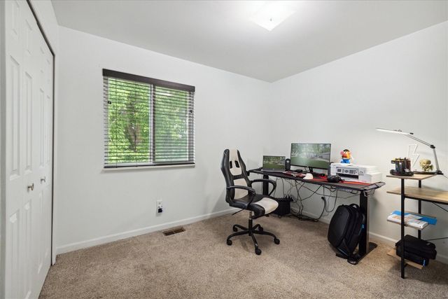 578 E Mahan Avenue, Hazel Park, MI 48030