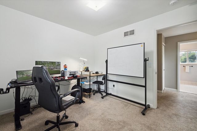 578 E Mahan Avenue, Hazel Park, MI 48030