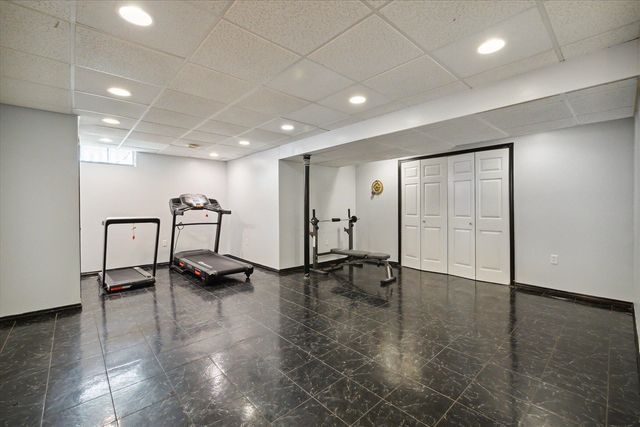 578 E Mahan Avenue, Hazel Park, MI 48030