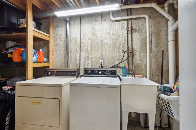 578 E Mahan Avenue, Hazel Park, MI 48030