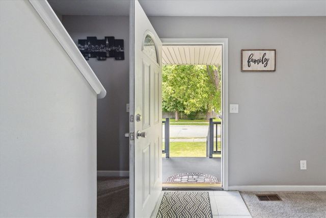 578 E Mahan Avenue, Hazel Park, MI 48030