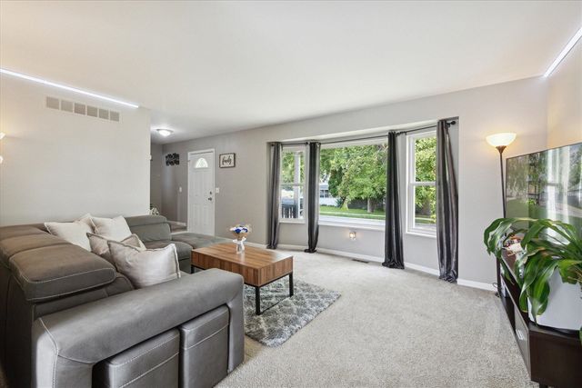 578 E Mahan Avenue, Hazel Park, MI 48030