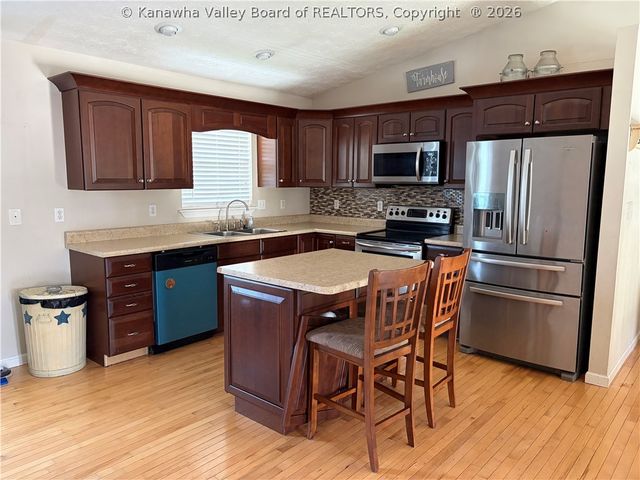 710 Emerald Drive, Hurricane, WV 25526