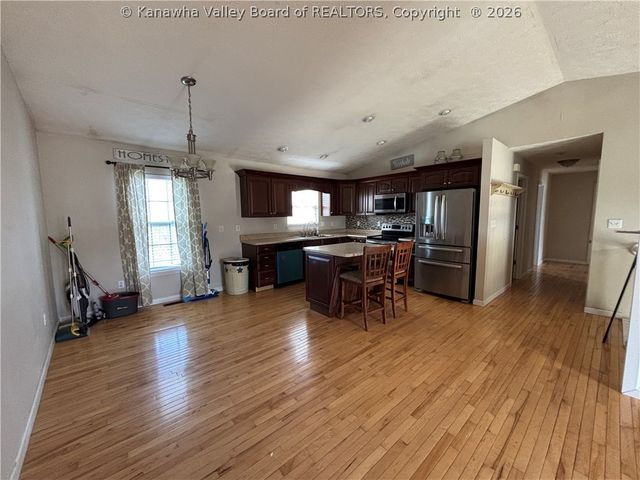 710 Emerald Drive, Hurricane, WV 25526