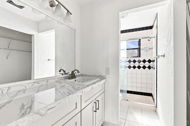 10 Seneca Court, Royal Palm Beach, FL 33411