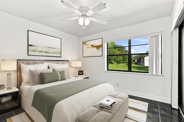 10 Seneca Court, Royal Palm Beach, FL 33411