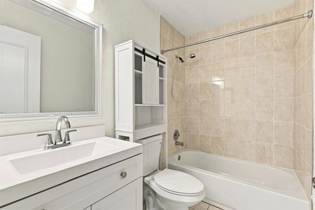 10 Seneca Court, Royal Palm Beach, FL 33411