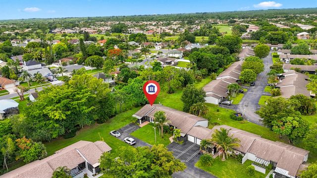 10 Seneca Court, Royal Palm Beach, FL 33411