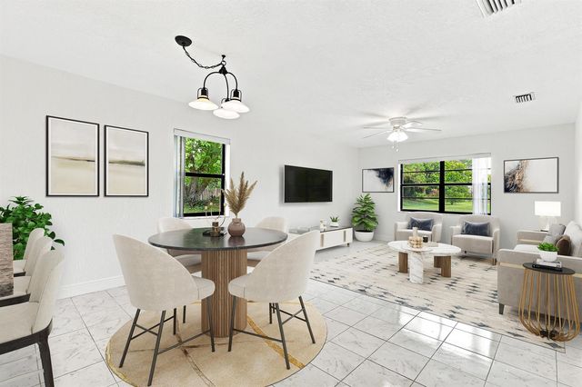10 Seneca Court, Royal Palm Beach, FL 33411