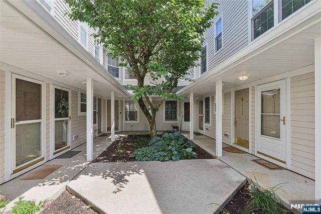 1116 Hyde Park Court, Mahwah, NJ 07430