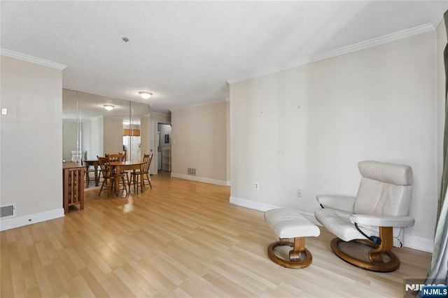 1116 Hyde Park Court, Mahwah, NJ 07430