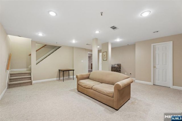 1116 Hyde Park Court, Mahwah, NJ 07430
