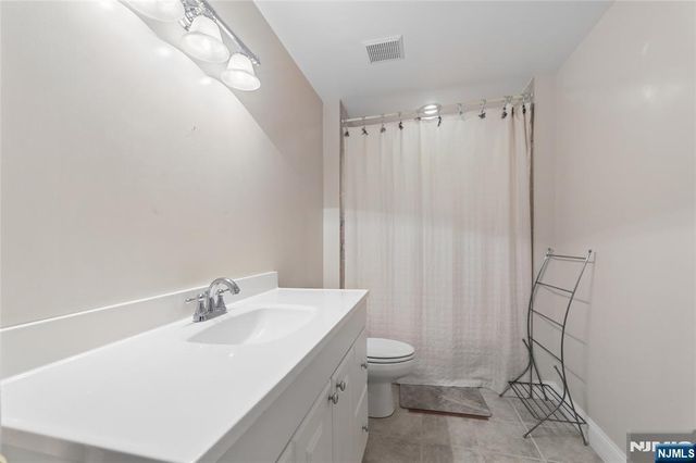 1116 Hyde Park Court, Mahwah, NJ 07430