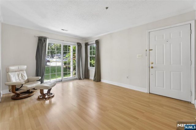 1116 Hyde Park Court, Mahwah, NJ 07430