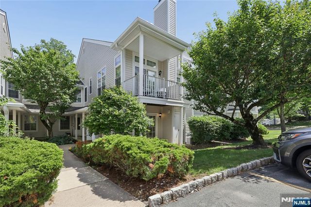 1116 Hyde Park Court, Mahwah, NJ 07430