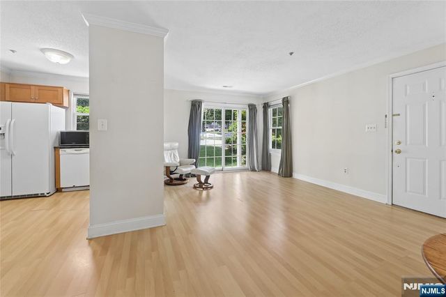 1116 Hyde Park Court, Mahwah, NJ 07430