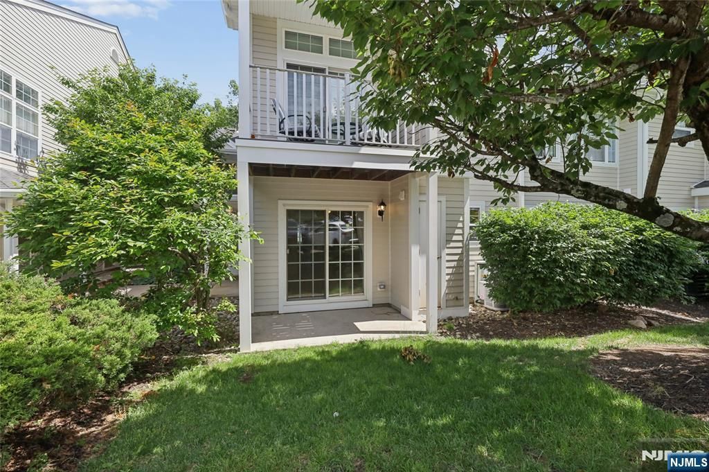 1116 Hyde Park Court, Mahwah, NJ 07430
