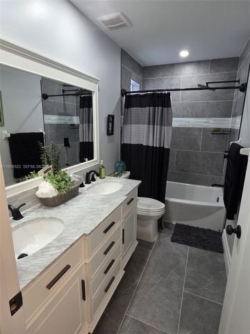 680 NW 159th Avenue, Pembroke Pines, FL 33028