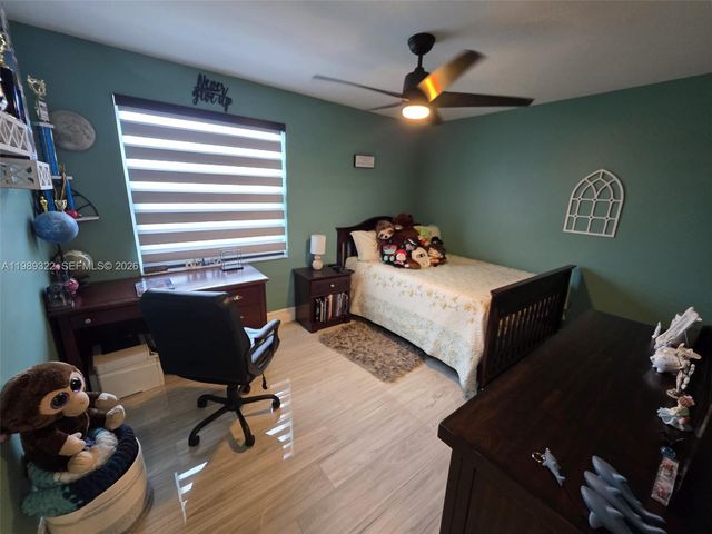 680 NW 159th Avenue, Pembroke Pines, FL 33028