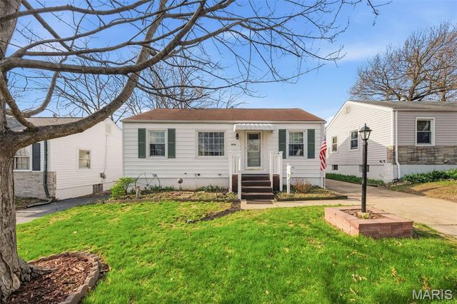 10512 Saint Francis Lane, St Ann, MO 63074