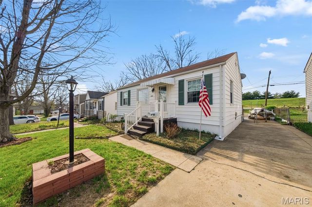 10512 Saint Francis Lane, St Ann, MO 63074