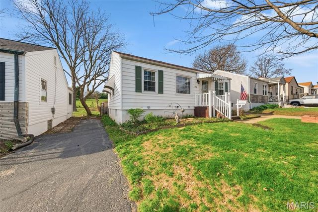 10512 Saint Francis Lane, St Ann, MO 63074