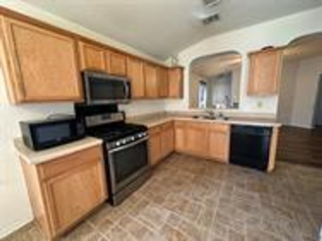 908 SWEET LEAF LN, Pflugerville, TX 78660
