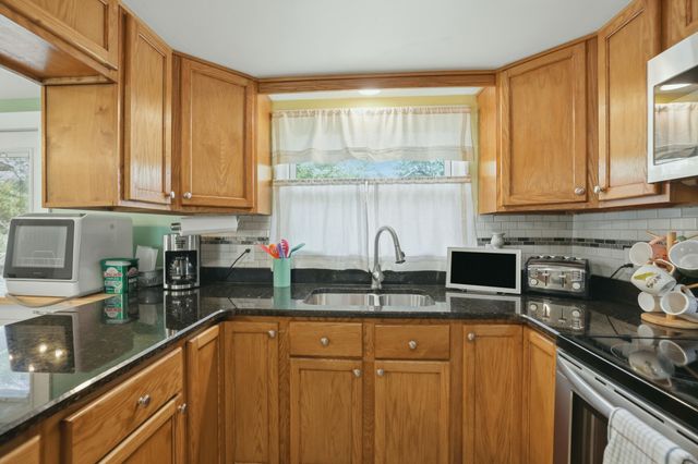 325 N 145th Avenue, Holland, MI 49424