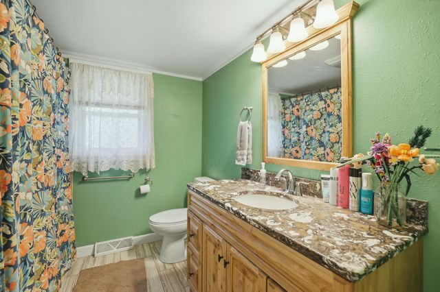 325 N 145th Avenue, Holland, MI 49424