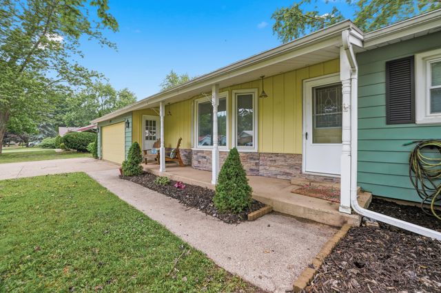 325 N 145th Avenue, Holland, MI 49424