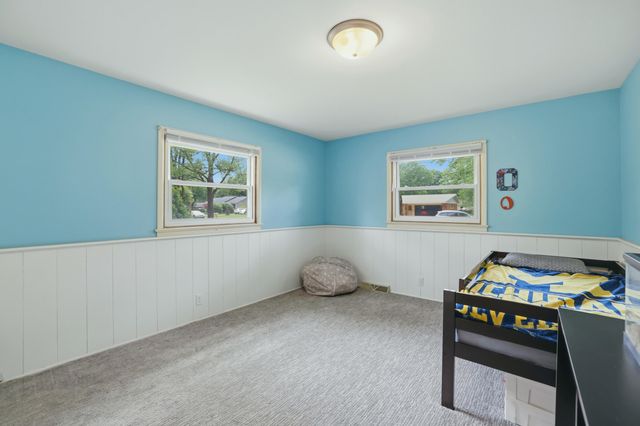 325 N 145th Avenue, Holland, MI 49424