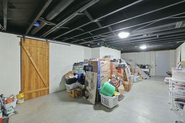 325 N 145th Avenue, Holland, MI 49424