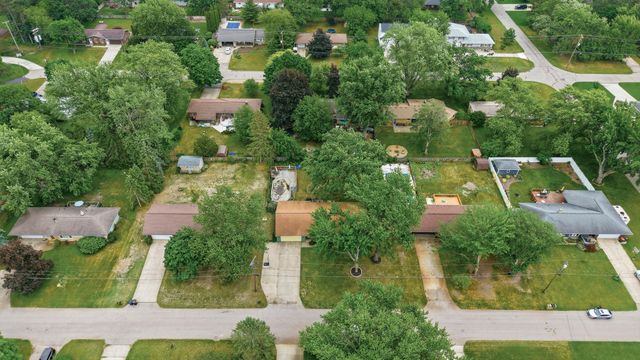 325 N 145th Avenue, Holland, MI 49424