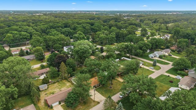 325 N 145th Avenue, Holland, MI 49424
