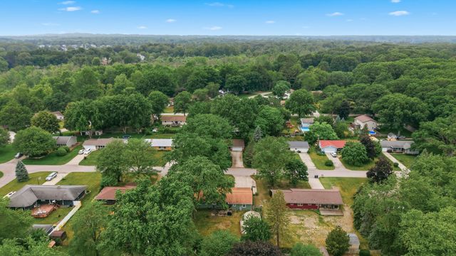 325 N 145th Avenue, Holland, MI 49424